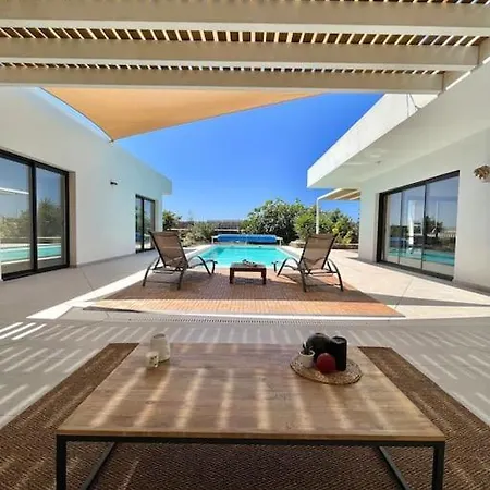 Maison Au Pied Du Calderon Hondo Avec Piscine Chauffee 别墅